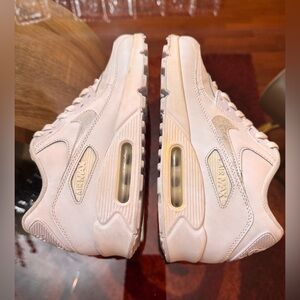 Nike Air Max 90 White Youth's Running Shoes/Sneakers  724821-100. Size 7Y